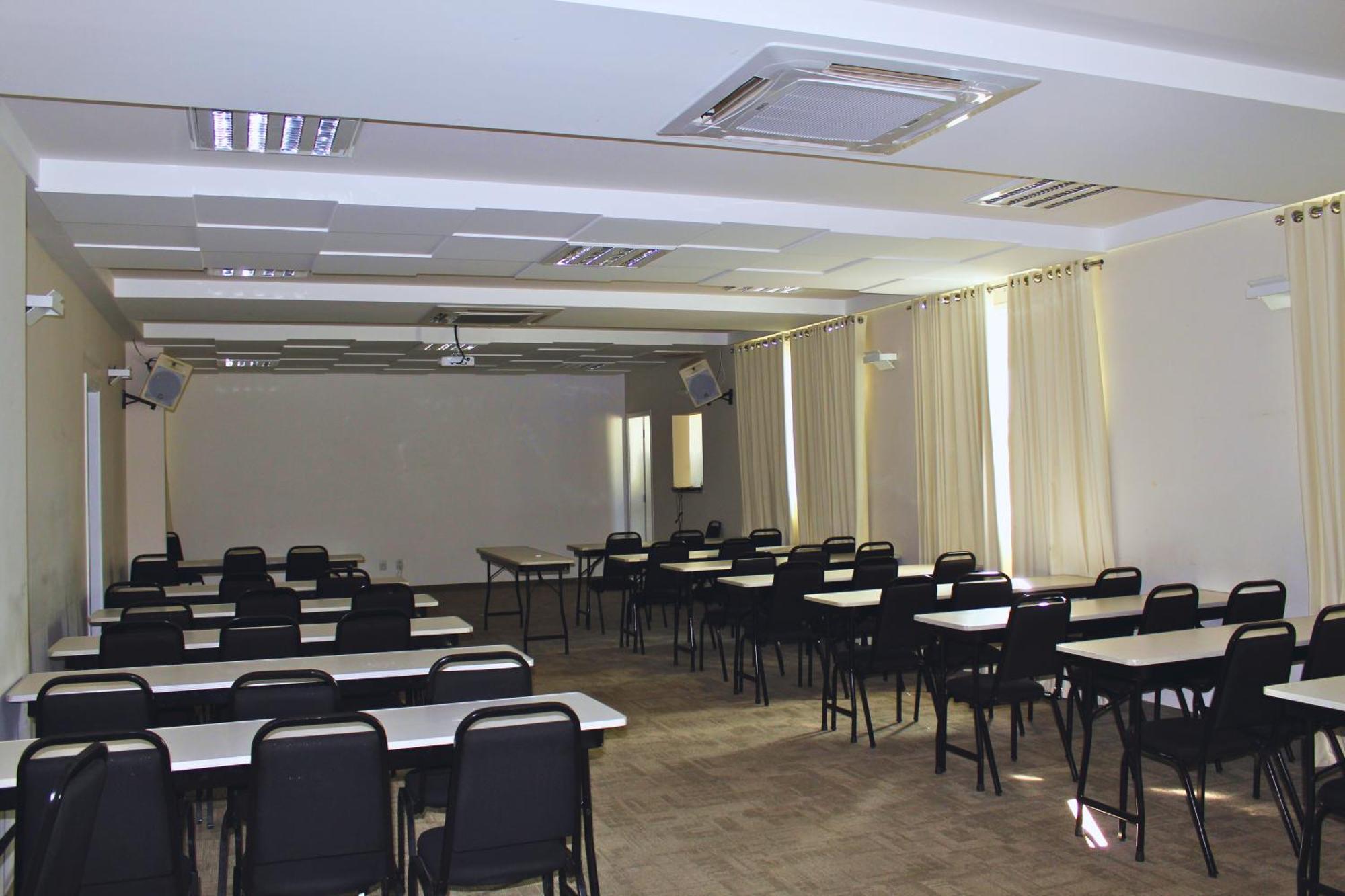 Gontijo Inn Hotel Итажуба Экстерьер фото A typical classroom at the university