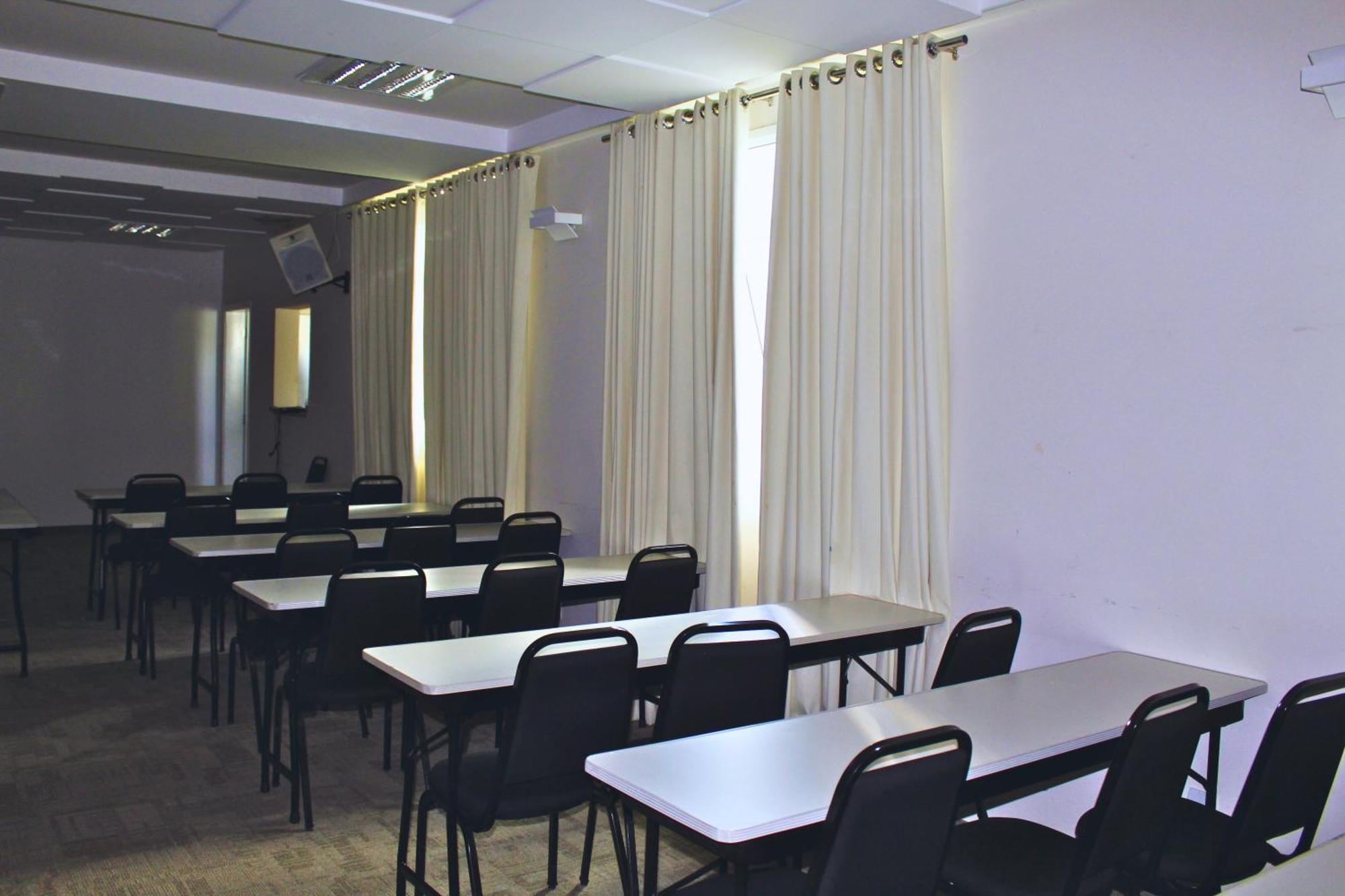 Gontijo Inn Hotel Итажуба Экстерьер фото A typical classroom at the university