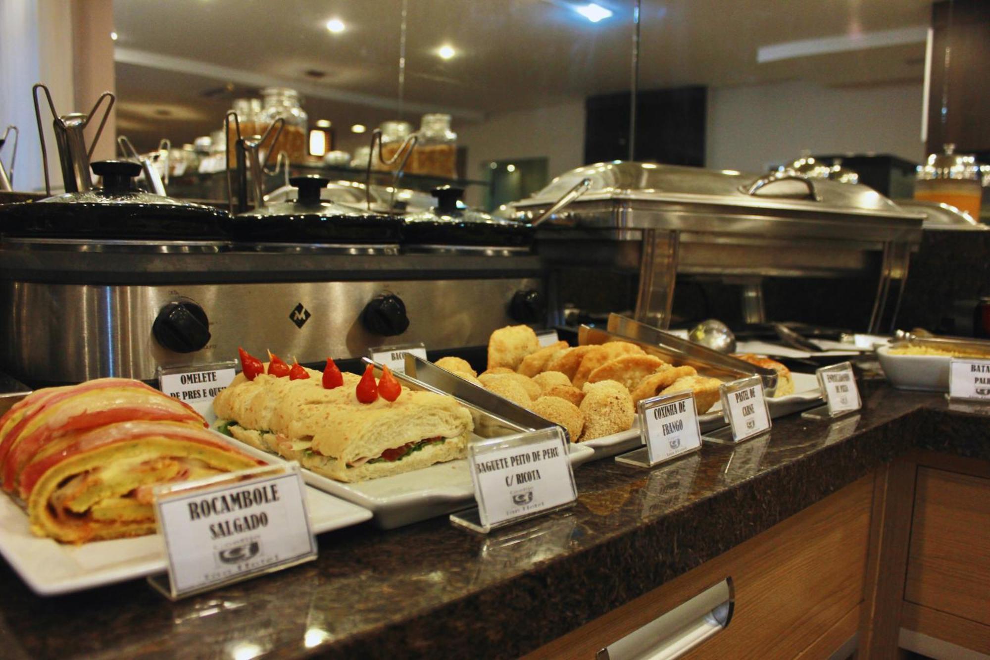 Gontijo Inn Hotel Итажуба Экстерьер фото A buffet at a hotel